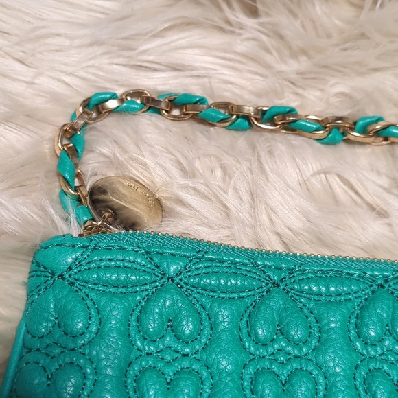 DEUX LUX Teal green quilted heart wristlet with chain strap - Picture 2 of 5